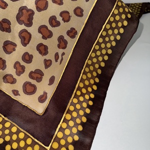 Kézzel festett 100% hernyóselyem kendő � Arany Párduc (74�74 cm, egyedi darab) - ruha & divat - sál, sapka, kendő - kendő - Meska.hu