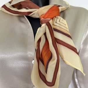 Kézzel festett hernyóselyem kendő � elegáns meleg tónusok � 74x74 cm - ruha & divat - sál, sapka, kendő - kendő - Meska.hu