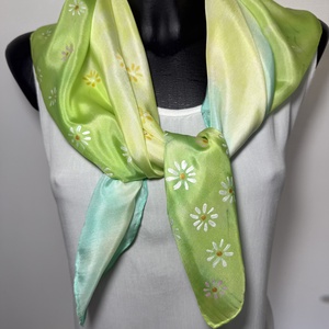 Kézzel festett selyemkendő � virágos, zöld-pasztell árnyalatokkal, 74x74 cm - Meska.hu