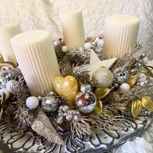 Csillogó Adventi koszorú asztaldísz, Otthon & Életmód, Dekoráció, Ajtó- és ablak dekoráció, Ajtódísz & Kopogtató, Virágkötés, MESKA