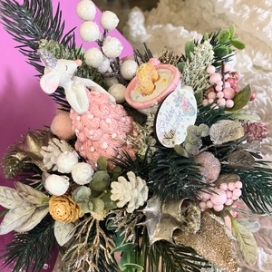 Rózsaszín egérkés karácsonyi bögrés dísz, Karácsony, Karácsonyi lakásdekoráció, Karácsonyi lakásdíszek, Virágkötés, MESKA