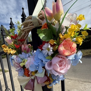 Tavaszi selyemvirágos kopogtató ajtódísz - Meska.hu