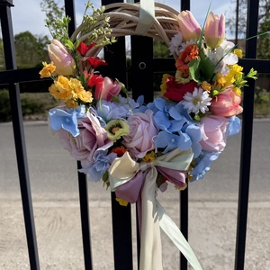 Tavaszi selyemvirágos kopogtató ajtódísz - otthon & életmód - dekoráció - ajtó- és ablak dekoráció - ajtódísz & kopogtató - Meska.hu