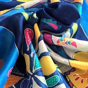 Kék lepkés színes kézzel festett selyemkendő sál, Ruha & Divat, Sál, Sapka, Kendő, Kendő, Selyemfestés, Meska