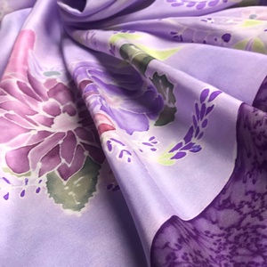 Levendula lila színvilágú kézzel festett selyemkendő sál - ruha & divat - sál, sapka, kendő - kendő - Meska.hu