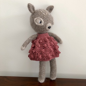 Horgolt őzike lány, ruhácskában - amigurumi - játék & sport - plüssállat & játékfigura - más figura - Meska.hu