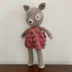 Horgolt őzike lány, ruhácskában - amigurumi - játék & sport - plüssállat & játékfigura - más figura - Meska.hu