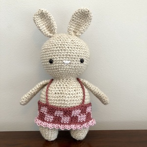 Horgolt nyuszi lány kantáros szoknyában - amigurumi, Játék & Sport, Plüssállat & Játékfigura, Nyuszi, Horgolás, Varrás, MESKA