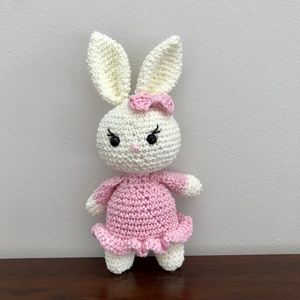 Horgolt fehér-rózsaszín nyuszi lány - amigurumi - Meska.hu