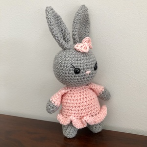 Horgolt nyuszi lány - amigurumi - játék & sport - plüssállat & játékfigura - nyuszi - Meska.hu