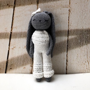 Alvó nyuszi lány - amigurumi - játék & sport - plüssállat & játékfigura - nyuszi - Meska.hu