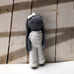 Alvó nyuszi lány - amigurumi - játék & sport - plüssállat & játékfigura - nyuszi - Meska.hu