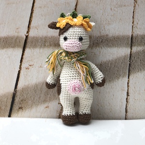 Boci lány sállal és virágokkal - amigurumi, Játék & Sport, Plüssállat & Játékfigura, Más figura, Baba-és bábkészítés, Horgolás, Meska