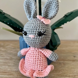 Horgolt nyuszi lány - amigurumi - játék & sport - plüssállat & játékfigura - nyuszi - Meska.hu