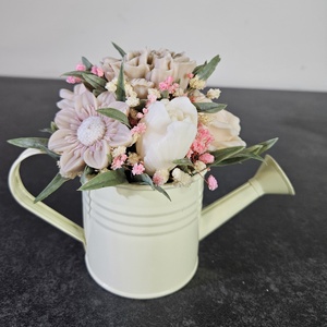 Elegáns virágos illatviasz krémszínű locsolókannában - Meska.hu