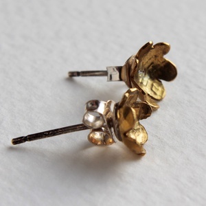 Rezeda - sárgaréz fülbevaló ezüst szerelékkel - ékszer - fülbevaló - pötty fülbevaló - Meska.hu