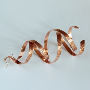 Vörösréz logós szerpentin fülbevaló ezüst szárral - ékszer - fülbevaló - lógó fülbevaló - Meska.hu