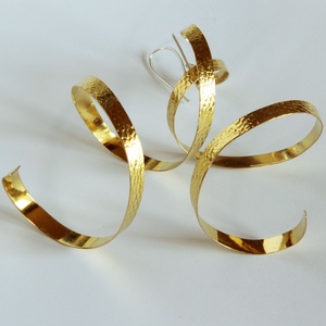 Arany szerpentin sárgaréz logós fülbevaló ezüst szárral, Ékszer, Fülbevaló, Lógó fülbevaló, Ötvös, Ékszerkészítés, MESKA
