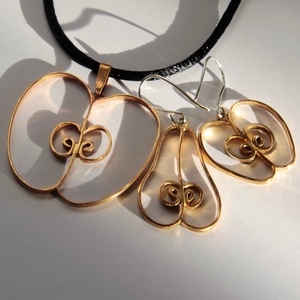 Aranyszínű alma-körte fülbevaló ezüst akasztóval - ékszer - fülbevaló - lógó fülbevaló - Meska.hu