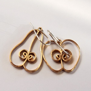 Aranyszínű alma-körte fülbevaló ezüst akasztóval, Ékszer, Fülbevaló, Lógó fülbevaló, Ékszerkészítés, Ötvös, MESKA