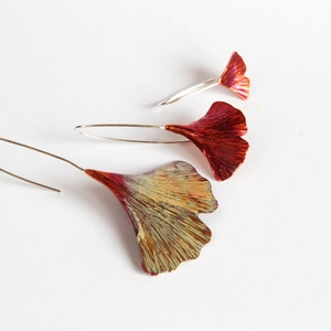 Ginkgo levél fülbevaló sárgarézből ezüst szárral - ékszer - fülbevaló - lógó fülbevaló - Meska.hu