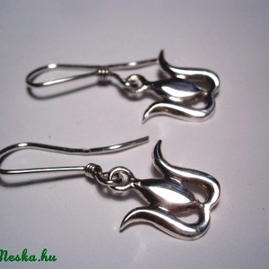 Tulipános akasztós ezüst füli  - ékszer - fülbevaló - lógó fülbevaló - Meska.hu