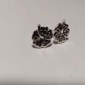 Lótuszvirág fülbevaló ezüstből - ékszer - fülbevaló - pötty fülbevaló - Meska.hu