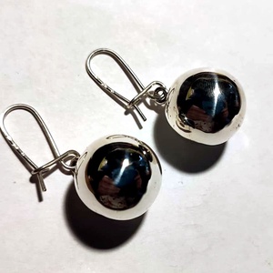 Ezüst gömb fülbevaló - ékszer - fülbevaló - lógó fülbevaló - Meska.hu