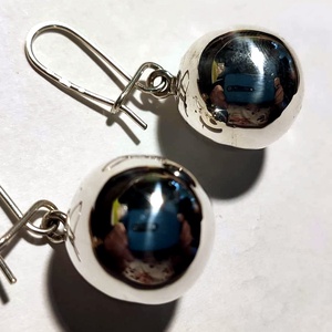 Ezüst gömb fülbevaló - ékszer - fülbevaló - lógó fülbevaló - Meska.hu