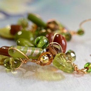 Fülbevaló Pillefürt - Zöld, arany, barna - nikkelmentes - ékszer - fülbevaló - lógó fülbevaló - Meska.hu