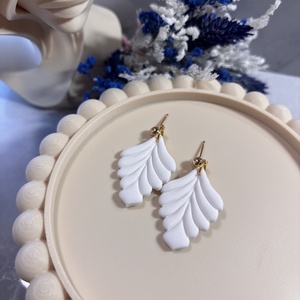 Angela - Hófehér Levél Fülbevaló - ékszer - fülbevaló - lógó fülbevaló - Meska.hu