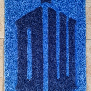 Doctor Who logo tufting szőnyeg, Otthon & Életmód, Lakástextil, Szőnyeg, Más típusú szőnyeg, Szövés, MESKA