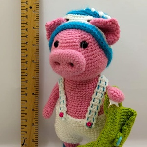 Malac cipőben sapkában és hátizsákkal - játék & sport - baba & babaház - baba - Meska.hu