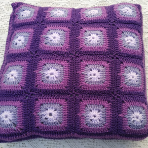 Horgolt díszpárna - Meska.hu