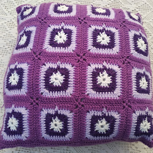 Horgolt díszpárna - Meska.hu