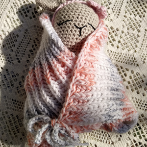 Horgolt nyuszi pólyában, Játék & Sport, Plüssállat & Játékfigura, Nyuszi, Horgolás, Kötés, MESKA