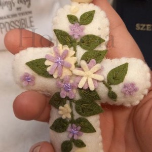 Kereszt, filc virágokkal-Bibliai igés zsákban-HOPE-bézs - otthon & életmód - vallás - kereszt - Meska.hu