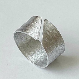 Minimál gyűrű alumíniumból, különleges csillogással - Meska.hu