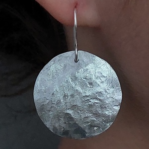 Akasztós, kör fülbevaló alumíniumból  - Meska.hu