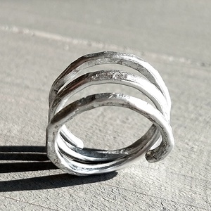 Egyedi, különleges design gyűrű alumíniumból  - Meska.hu