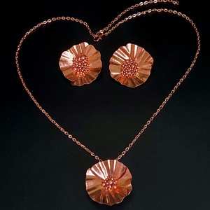 Pipacs fülbevaló és nyaklánc vörösrézből - ékszer - ékszerszett - Meska.hu