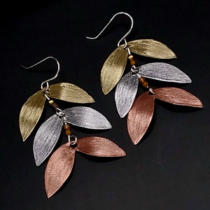 Három színű fülbevaló rézből és alumíniumból - ékszer - fülbevaló - lógó fülbevaló - Meska.hu