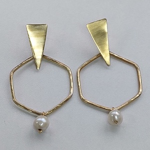 Extra designfülbevaló gyönyörű fényes sárgarézből - ékszer - fülbevaló - lógó fülbevaló - Meska.hu