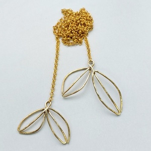 Levél medálos lánc sárgarézből, arany színű láncon, Ékszer, Nyaklánc, Medálos nyaklánc, Ékszerkészítés, MESKA