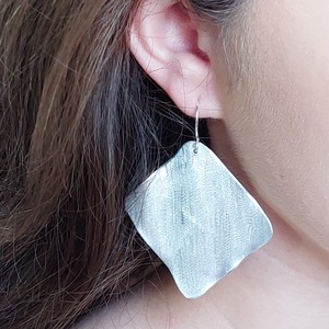 Elegáns fülbevaló alumíniumból  - ékszer - fülbevaló - lógó fülbevaló - Meska.hu
