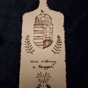 Isten, áldd meg a magyart! � Kézzel égetett, címeres dísztábla a hazaszeretet jegyében �� - Meska.hu