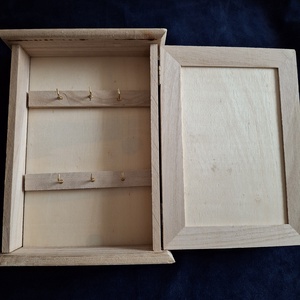 � Tacskó-lak � Kézzel égetett, egyedi fa kulcsszekrény - otthon & életmód - dekoráció - fali és függő dekoráció - fali kulcstartó - Meska.hu