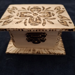 Titkaim Őrzője � Népi motívumos, kézzel égetett ékszertartó fadobozka - ékszer - ékszertartó - ékszerdoboz - Meska.hu