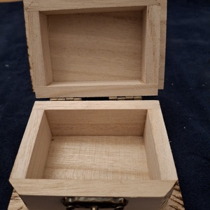 Titkaim Őrzője � Népi motívumos, kézzel égetett ékszertartó fadobozka - ékszer - ékszertartó - ékszerdoboz - Meska.hu