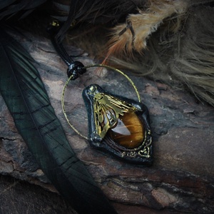 Molylepke amulett tigrisszem kővel - ékszer - nyaklánc - medál - Meska.hu